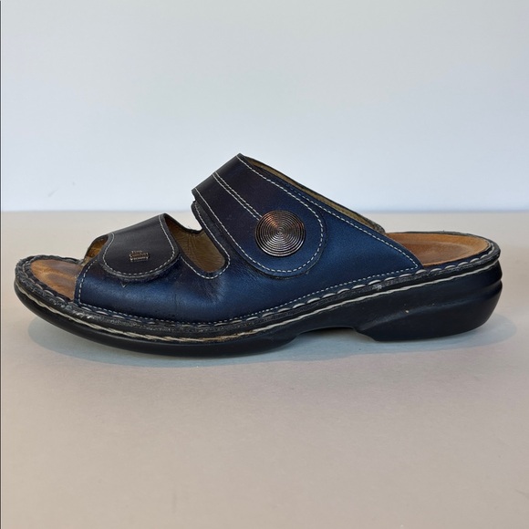 Finn Comfort Sansibar Navy Blue Sandals
Size 8 - Picture 6 of 7